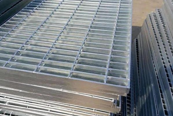 厚鋼板長途運(yùn)輸注意事項(xiàng)，厚鋼板長途運(yùn)輸，關(guān)鍵環(huán)節(jié)與注意事項(xiàng)詳解 行業(yè)新聞 第1張