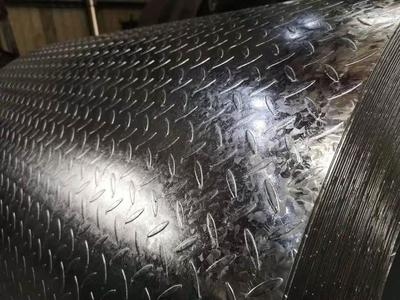 花紋鋼板的實(shí)際應(yīng)用領(lǐng)域，探秘花紋鋼板，多領(lǐng)域應(yīng)用的堅(jiān)實(shí)力量，花紋鋼板，在多元實(shí)際應(yīng)用領(lǐng)域大放異彩 行業(yè)新聞 第3張