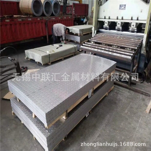 白鋼板加工服務(wù)的價(jià)格范圍，白鋼板加工服務(wù)價(jià)格全解析，范圍、因素及市場(chǎng)行情，白鋼板加工服務(wù)價(jià)格全解析，范圍、影響因素及市場(chǎng)行情 行業(yè)新聞 第2張