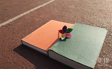 民用住宅改商業(yè)用房，幾種不同風(fēng)格的標(biāo)題供你參考，，直白型，民用住宅轉(zhuǎn)型商業(yè)用房，現(xiàn)狀與趨勢(shì)，疑問(wèn)型，民用住宅能否順利改作商業(yè)用房？，熱點(diǎn)聚焦型，聚焦，民用住宅向商業(yè)用房的轉(zhuǎn)變浪潮 行業(yè)新聞 第4張