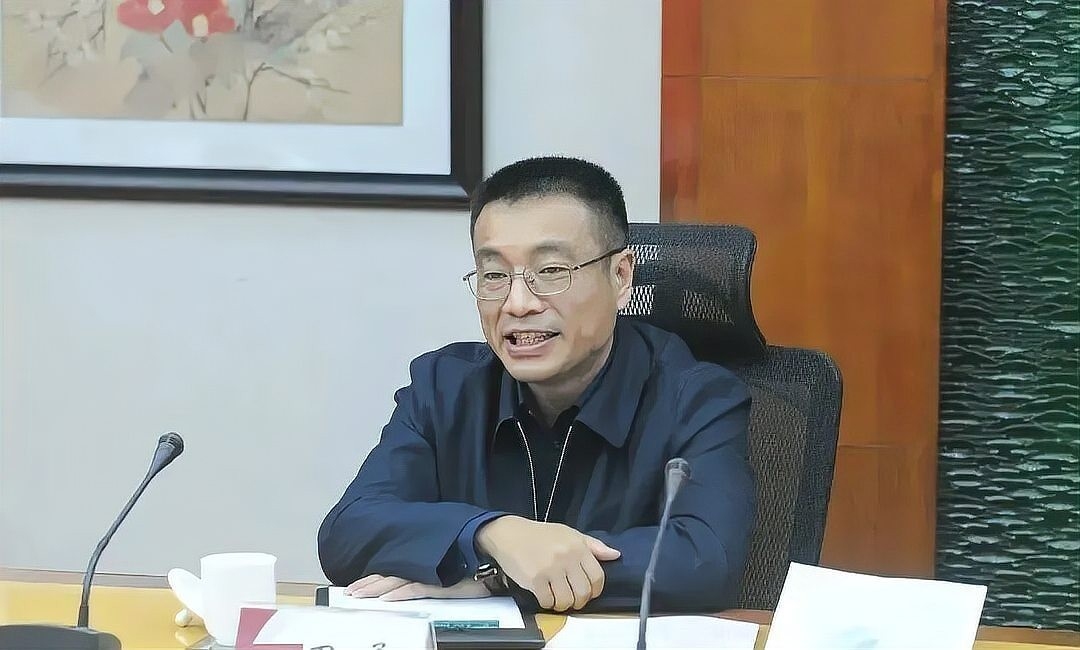 紅橋鋼構設計公司領導班子成員（關于紅橋鋼構設計公司領導班子成員的問題）