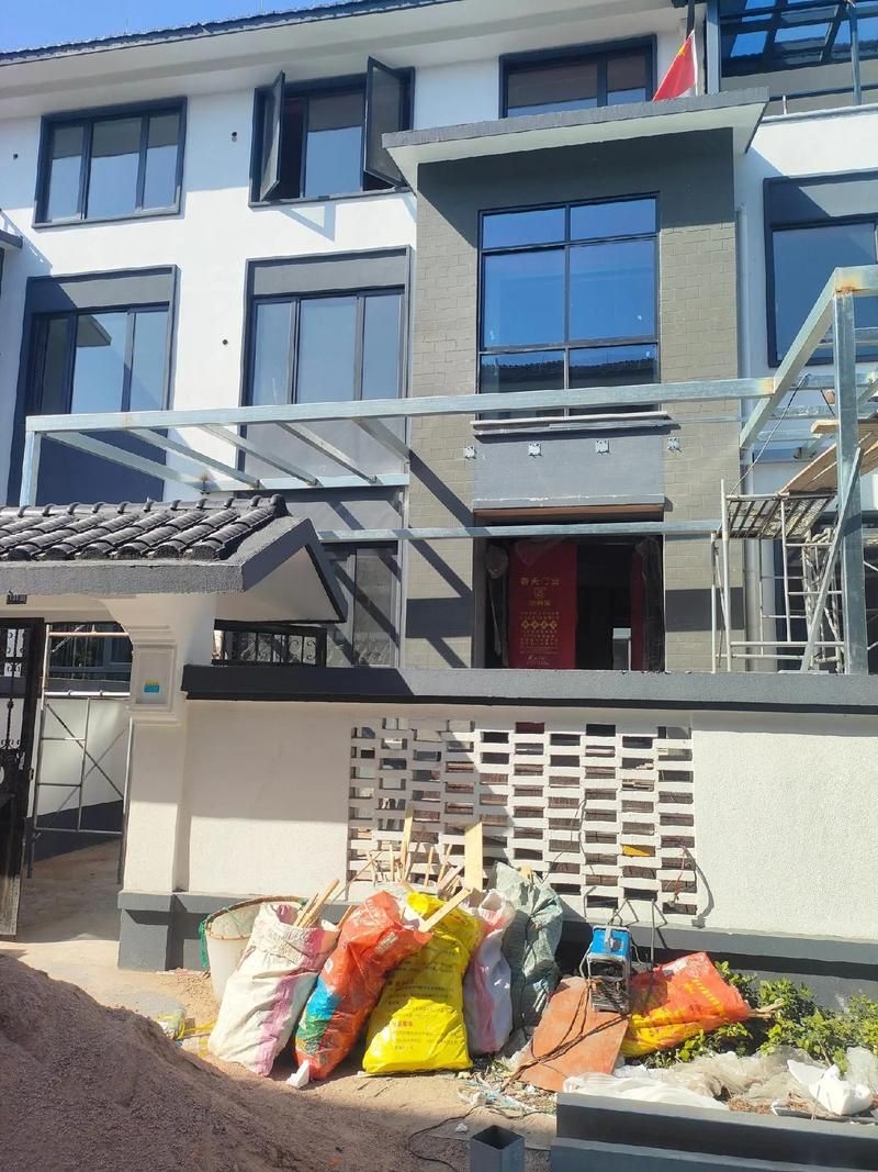 給我一些鋼結(jié)構(gòu)門頭雨棚的安裝圖片（給我一些鋼結(jié)構(gòu)門頭雨棚的安裝圖片共參考3篇資料） 行業(yè)新聞 第10張