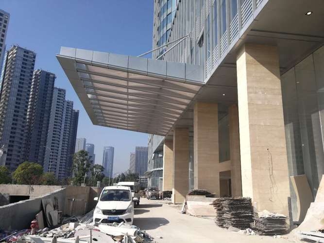 給我一些鋼結(jié)構(gòu)門頭雨棚的安裝圖片（給我一些鋼結(jié)構(gòu)門頭雨棚的安裝圖片共參考3篇資料） 行業(yè)新聞 第11張