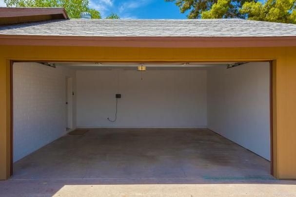 給我一些高清的鋼結(jié)構(gòu)車庫圖片（給我一些高清的鋼結(jié)構(gòu)車庫圖片,我?guī)湍阏伊艘恍╀摻Y(jié)構(gòu)車庫圖片） 行業(yè)新聞 第2張