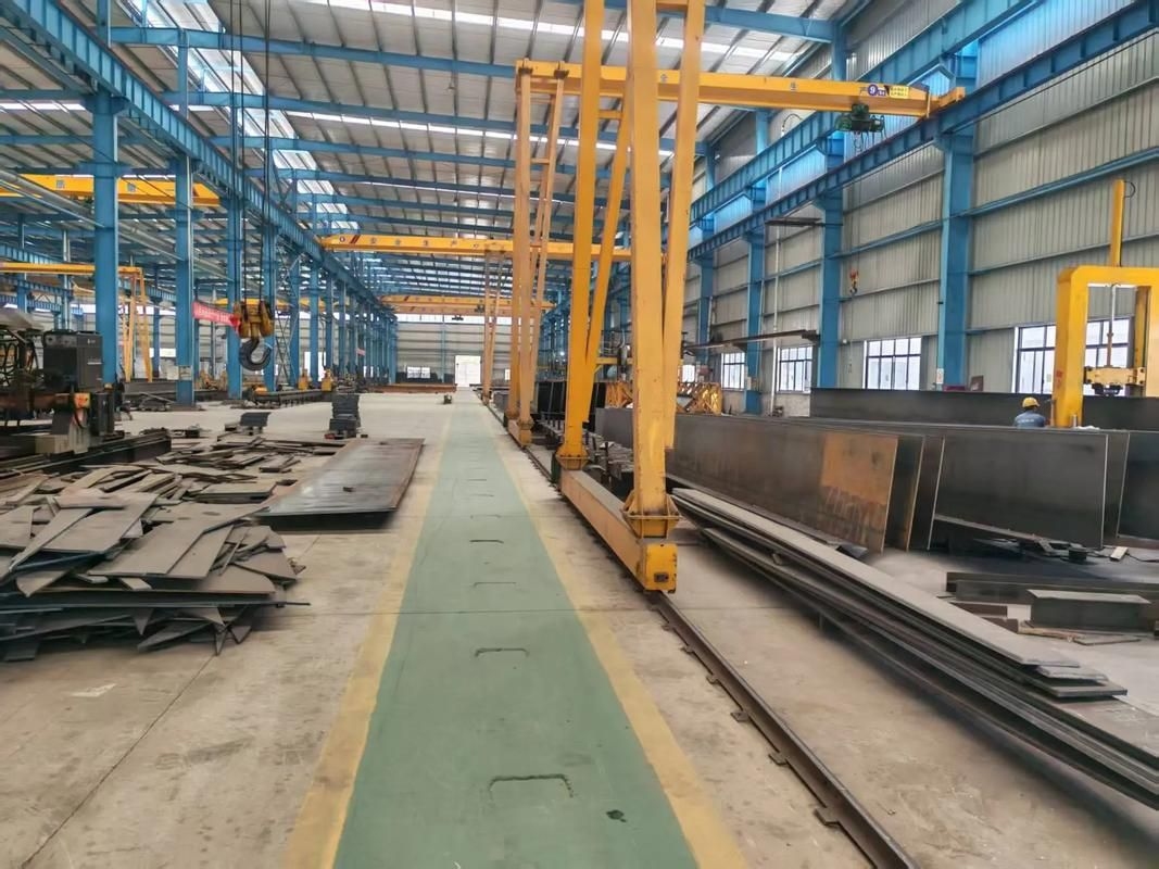 鋼結(jié)構(gòu)加工車間圖片（鋼結(jié)構(gòu)加工車間圖片共參考5篇,我?guī)湍阏伊艘恍╀摻Y(jié)構(gòu)加工車間的實景圖片） 行業(yè)新聞 第20張