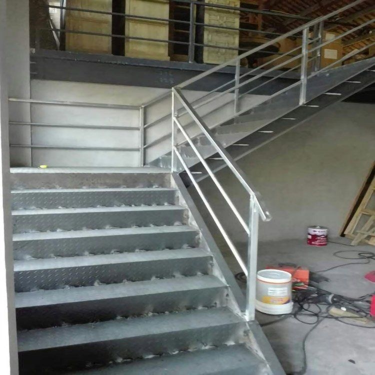 螺旋式樓梯的材質(zhì)有哪些選擇？（螺旋式樓梯材質(zhì)選擇挺多的，我來幫你梳理一下常見的幾種） 行業(yè)新聞 第1張