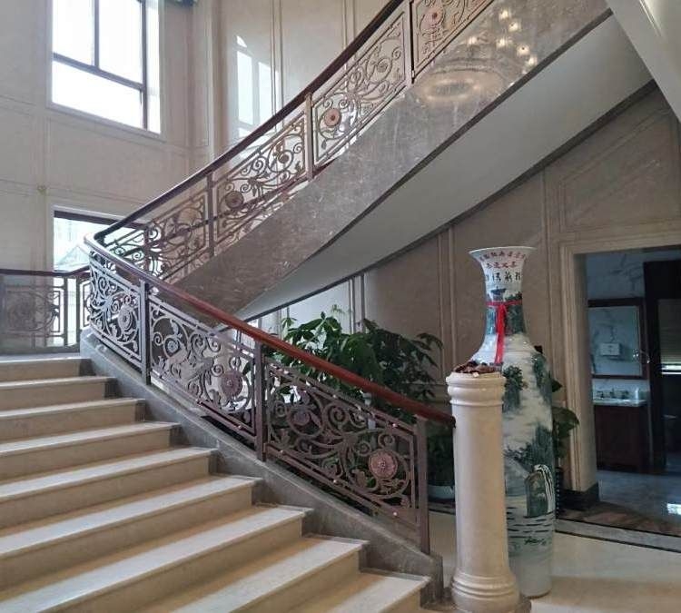 螺旋式樓梯的材質(zhì)有哪些選擇？（螺旋式樓梯材質(zhì)選擇挺多的，我來幫你梳理一下常見的幾種） 行業(yè)新聞 第3張