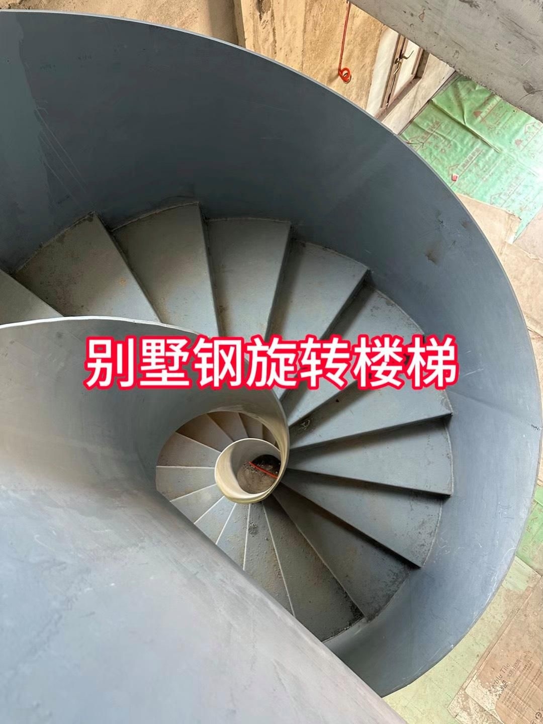 給我一些鋼結(jié)構(gòu)樓梯的裝飾案例圖片（給我一些鋼結(jié)構(gòu)樓梯的裝飾案例圖片,嘿，看來你對(duì)鋼結(jié)構(gòu)樓梯的裝飾效果很感興趣） 行業(yè)新聞 第2張