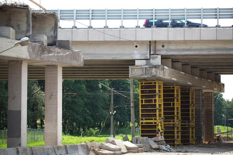 給我推薦一些空心板加固的案例（空心板加固案例）