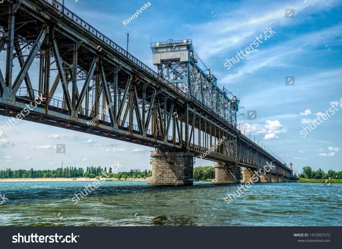 給我推薦一些經(jīng)典的鋼結(jié)構景觀橋案例（給我推薦一些經(jīng)典的鋼結(jié)構景觀橋案例,嘿，看來你對景觀橋很感興趣） 行業(yè)新聞 第18張