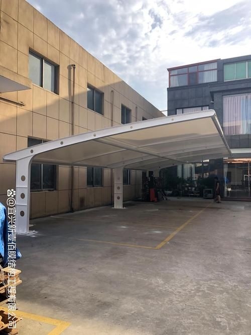 有沒有鋼結(jié)構(gòu)車棚的圖片示例？（有沒有鋼結(jié)構(gòu)車棚的圖片示例,當(dāng)然有,） 行業(yè)新聞 第7張