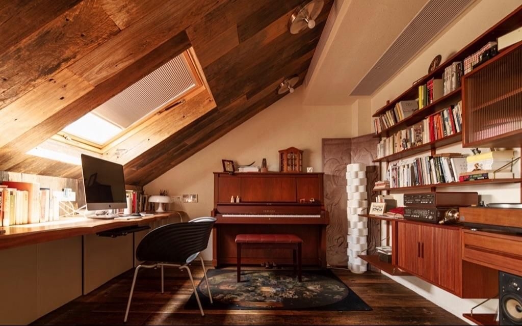 給我一些閣樓裝修的靈感（100款斜頂閣樓改造靈感|用進(jìn)口海洋板打造“空中儲(chǔ)物間”） 行業(yè)新聞 第11張