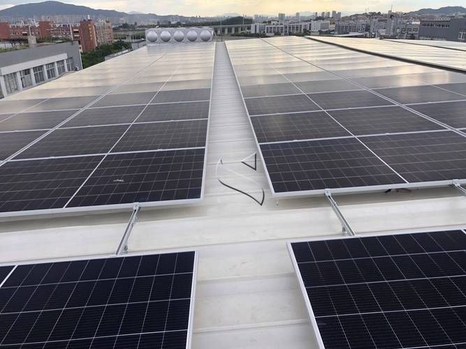 給我一些彩鋼屋頂光伏安裝的實(shí)景圖（彩鋼屋頂光伏安裝避坑指南）