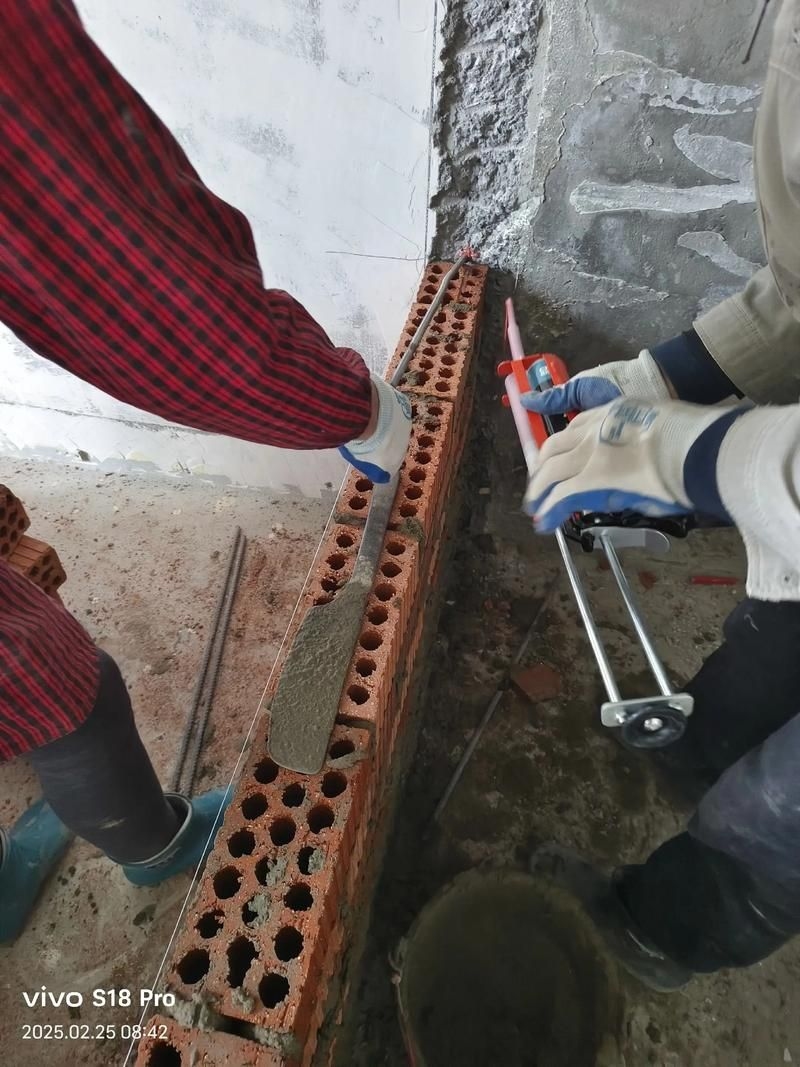 能否提供砌體加固筋的圖片示例？（植筋/預(yù)埋的關(guān)鍵步驟和規(guī)范要求） 行業(yè)新聞 第4張