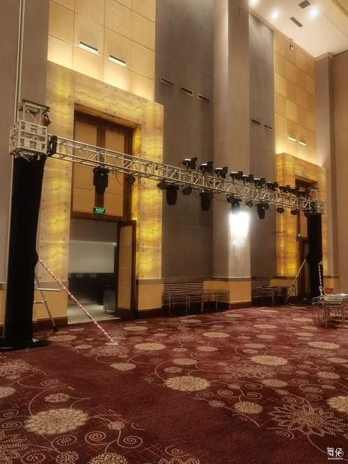 給我一些現(xiàn)代簡(jiǎn)約風(fēng)格的桁架設(shè)計(jì)效果圖（現(xiàn)代簡(jiǎn)約風(fēng)格桁架設(shè)計(jì)效果圖） 行業(yè)新聞 第7張