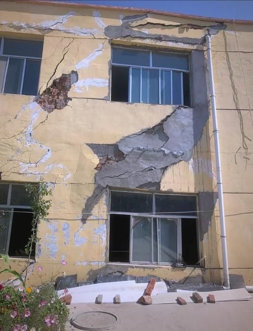 磚混結(jié)構(gòu)房屋有哪些常見病害（磚混結(jié)構(gòu)房屋有哪些常見、note、video組件要求） 行業(yè)新聞 第3張