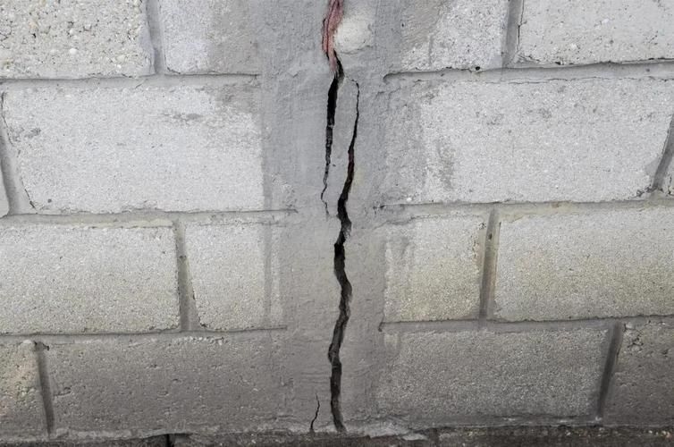 磚混結(jié)構(gòu)房屋有哪些常見病害（磚混結(jié)構(gòu)房屋有哪些常見、note、video組件要求） 行業(yè)新聞 第6張