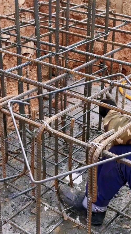 有哪些常見的鋼筋綁扎錯誤？（混凝土結(jié)構(gòu)施工中常見的鋼筋綁扎錯誤詳解（1000字和配圖）） 行業(yè)新聞 第2張