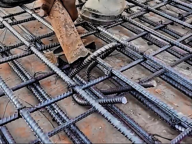 有哪些常見的鋼筋綁扎錯誤？（混凝土結(jié)構(gòu)施工中常見的鋼筋綁扎錯誤詳解（1000字和配圖）） 行業(yè)新聞 第4張