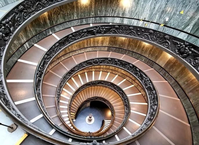 給我一些螺旋式樓梯的圖片（給我一些螺旋式樓梯的圖片,展開(kāi),又稱(chēng)旋轉(zhuǎn)樓梯，） 行業(yè)新聞 第6張
