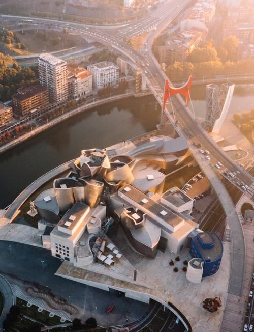 有哪些著名的異形鋼結(jié)構(gòu)案例？（全球范圍內(nèi)最具代表性的異形鋼結(jié)構(gòu)建筑案例詳解） 行業(yè)新聞 第8張