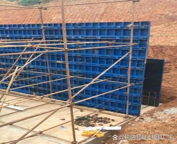 擋土墻鋼模板安裝有哪些注意事項(xiàng)？（擋土墻鋼模板安裝有哪些注意事項(xiàng)擋土墻鋼模板安裝注意事項(xiàng)） 行業(yè)新聞 第1張