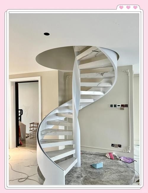 給我一些螺旋旋轉(zhuǎn)樓梯的設(shè)計(jì)圖（給我一些螺旋旋轉(zhuǎn)樓梯的設(shè)計(jì)圖,展開美學(xué)表現(xiàn)力和空間高效利用） 行業(yè)新聞 第14張