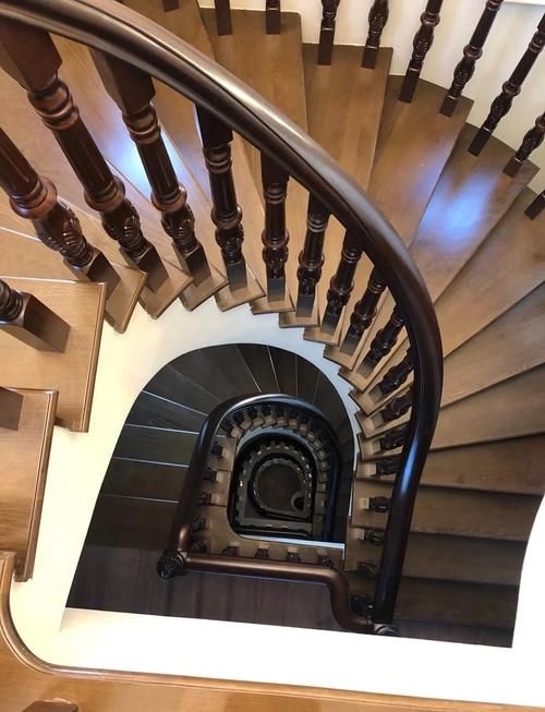 給我一些螺旋旋轉(zhuǎn)樓梯的設(shè)計(jì)圖（給我一些螺旋旋轉(zhuǎn)樓梯的設(shè)計(jì)圖,展開美學(xué)表現(xiàn)力和空間高效利用） 行業(yè)新聞 第20張